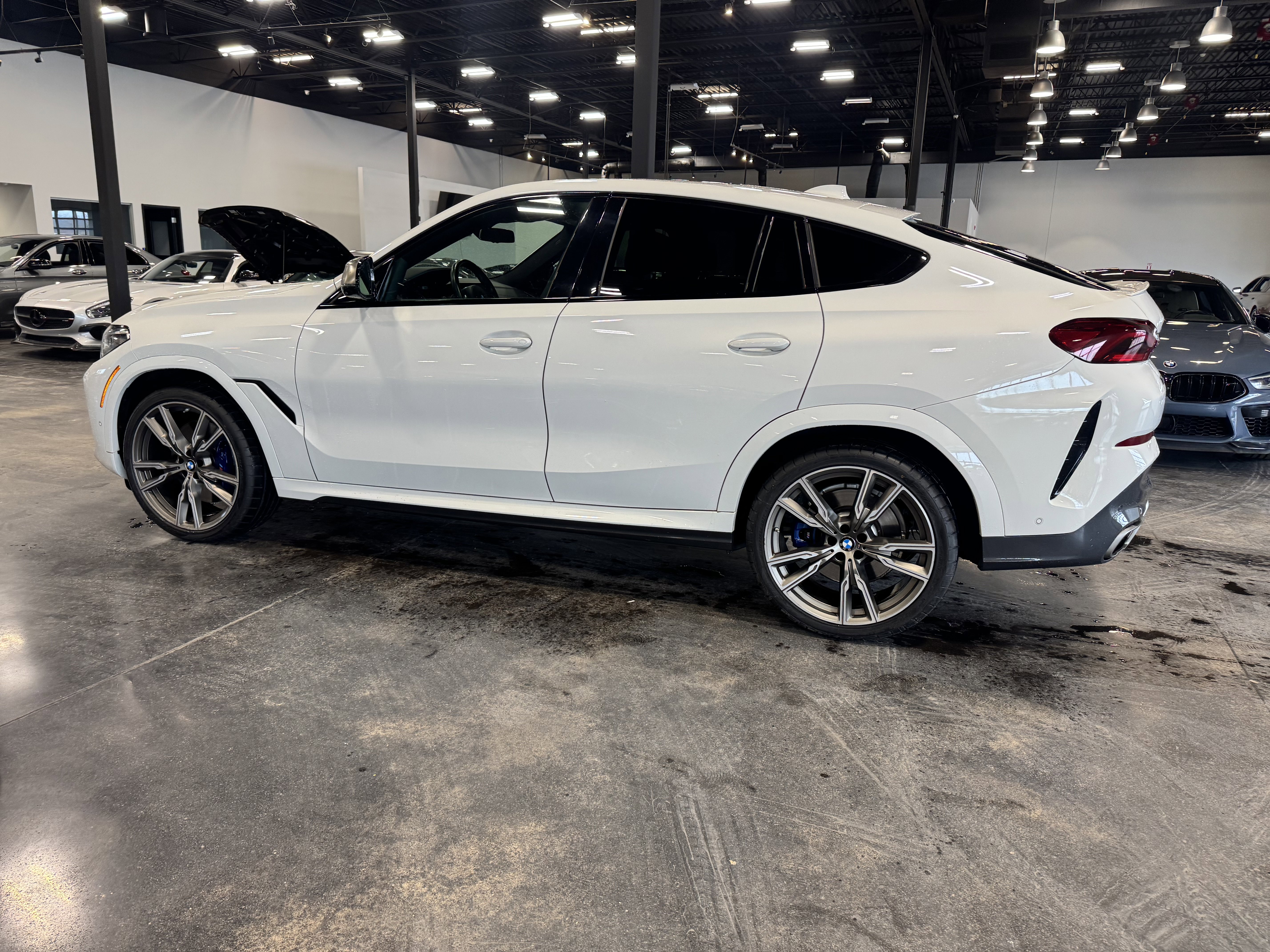 Used 2022 BMW X6 M50i w/ Executive Package image 6