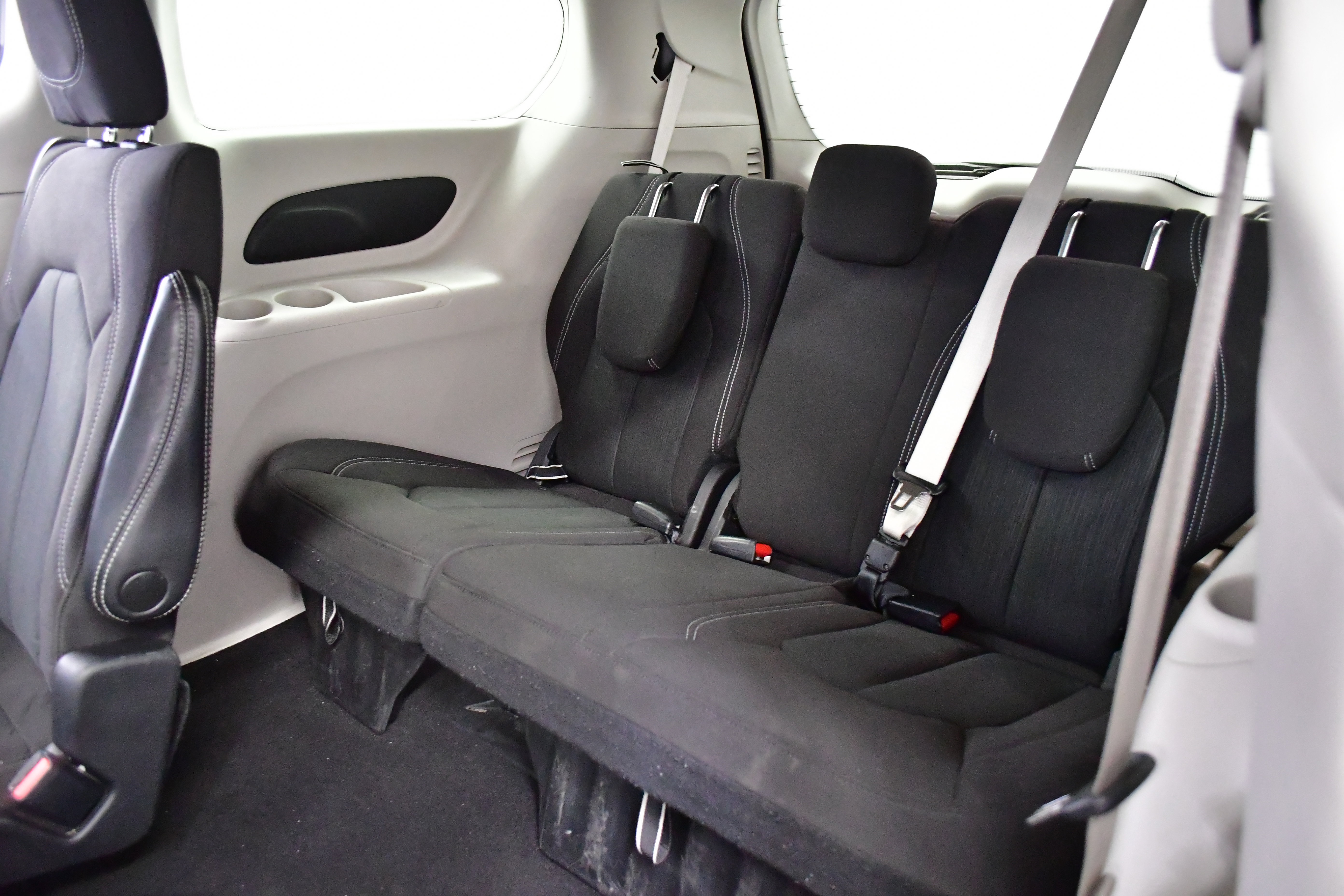 Used 2023 Chrysler Voyager LX FWD image 13