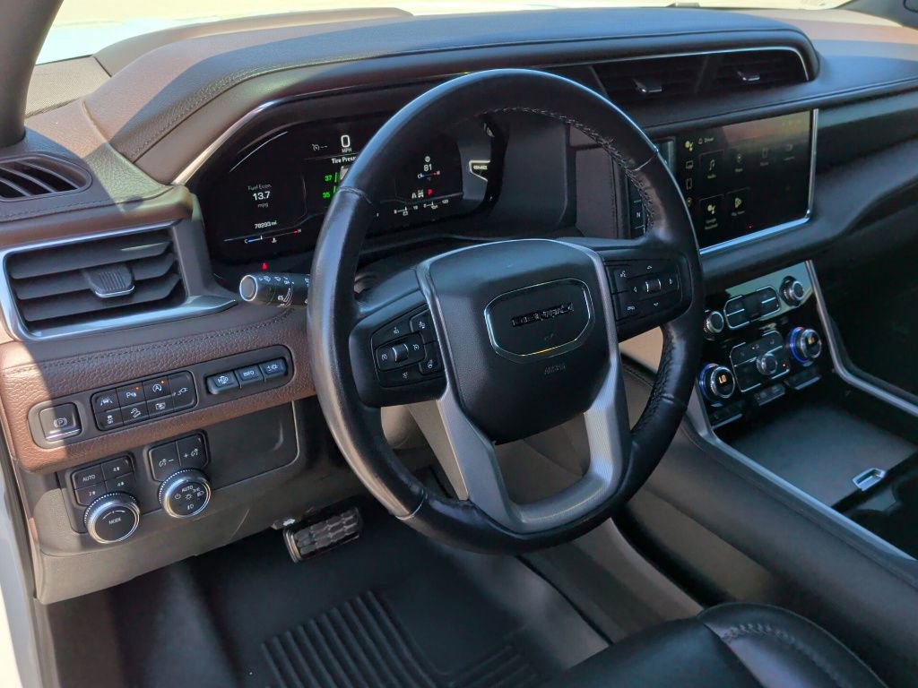 Used 2022 GMC Yukon XL Denali AWD/4WD image 15
