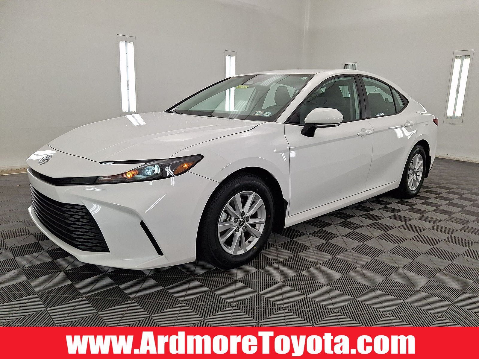 Used 2025 Toyota Camry LE FWD image 1
