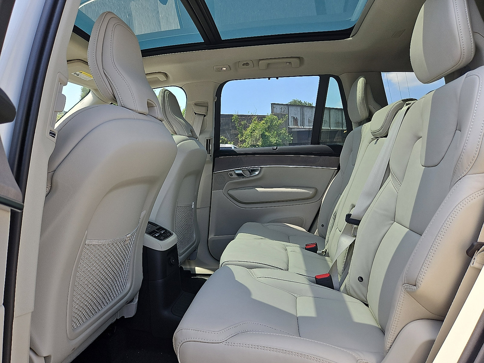 New 2026 Volvo XC90 T8 Ultra w/ Protection Package Premier image 9