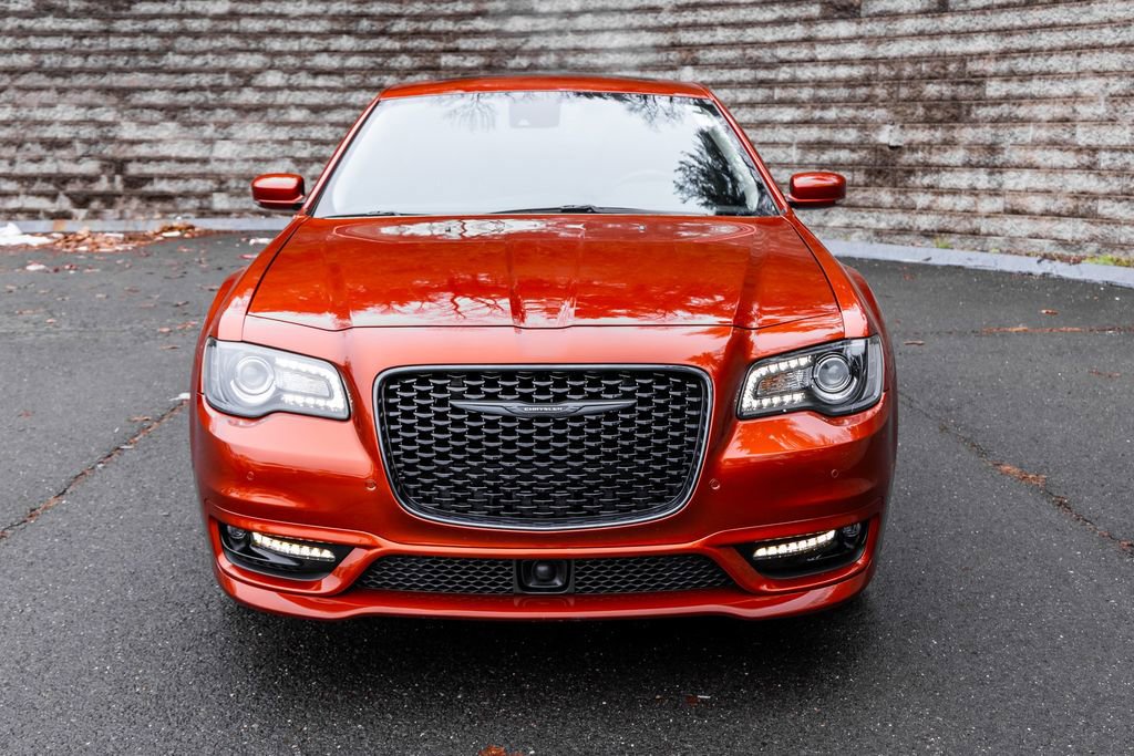 Used 2021 Chrysler 300 Touring L image 2