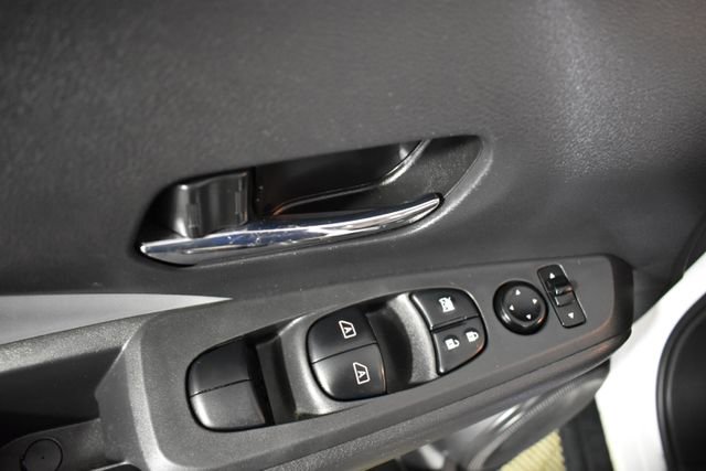 Used 2021 Nissan Kicks SR w/ SR Premium Package FWD image 8