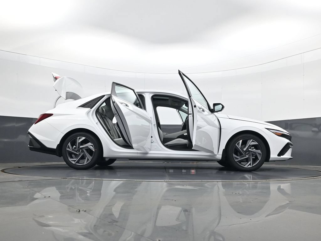 New 2026 Hyundai Elantra Limited FWD image 33