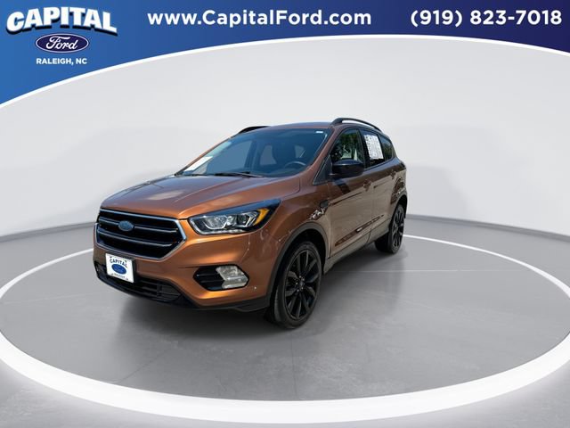 Used 2017 Ford Escape SE w/ SE Sport Appearance Package AWD/4WD image 4