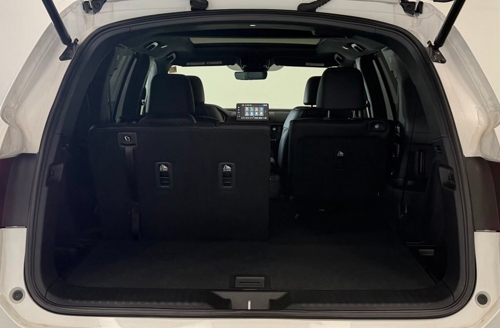 Used 2025 Honda Pilot Black Edition image 28