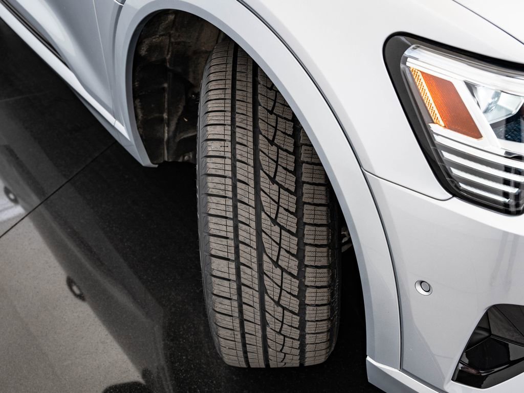 Used 2022 Audi e-tron Premium w/ Convenience Plus Package image 50