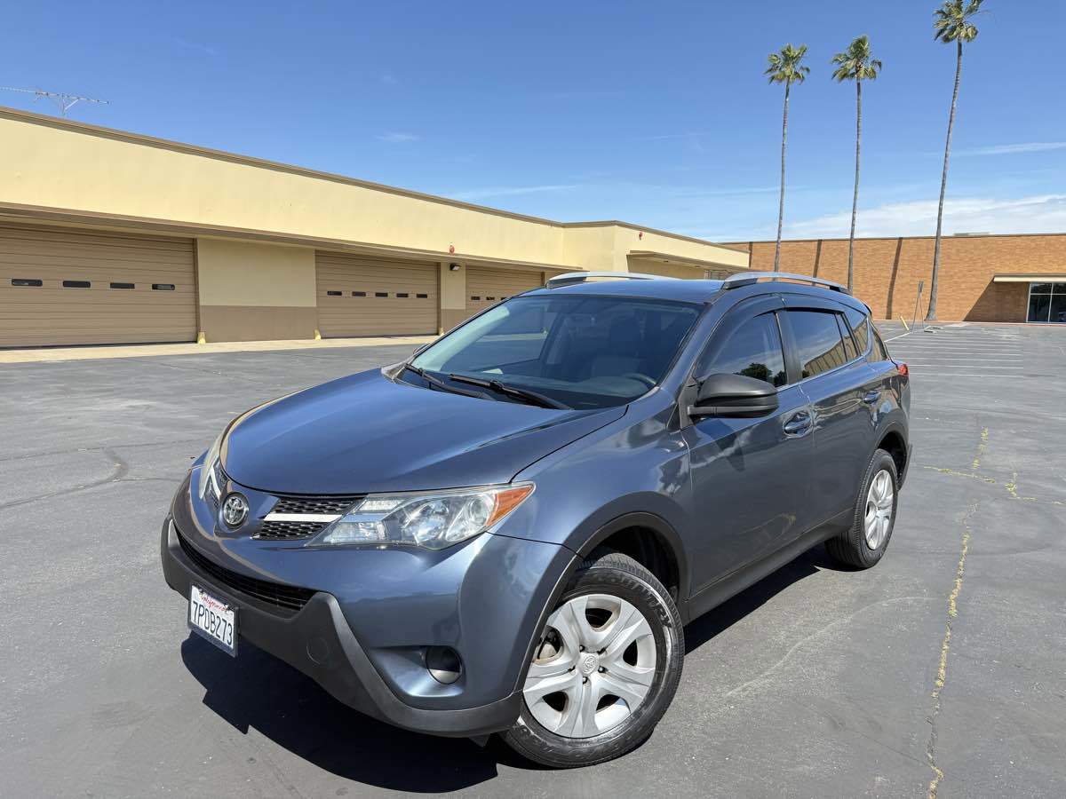 Used 2013 Toyota RAV4 LE FWD image 3