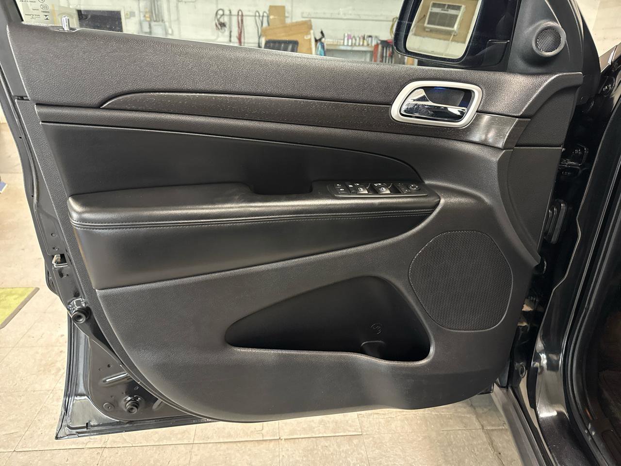 Used 2015 Jeep Grand Cherokee Altitude image 30