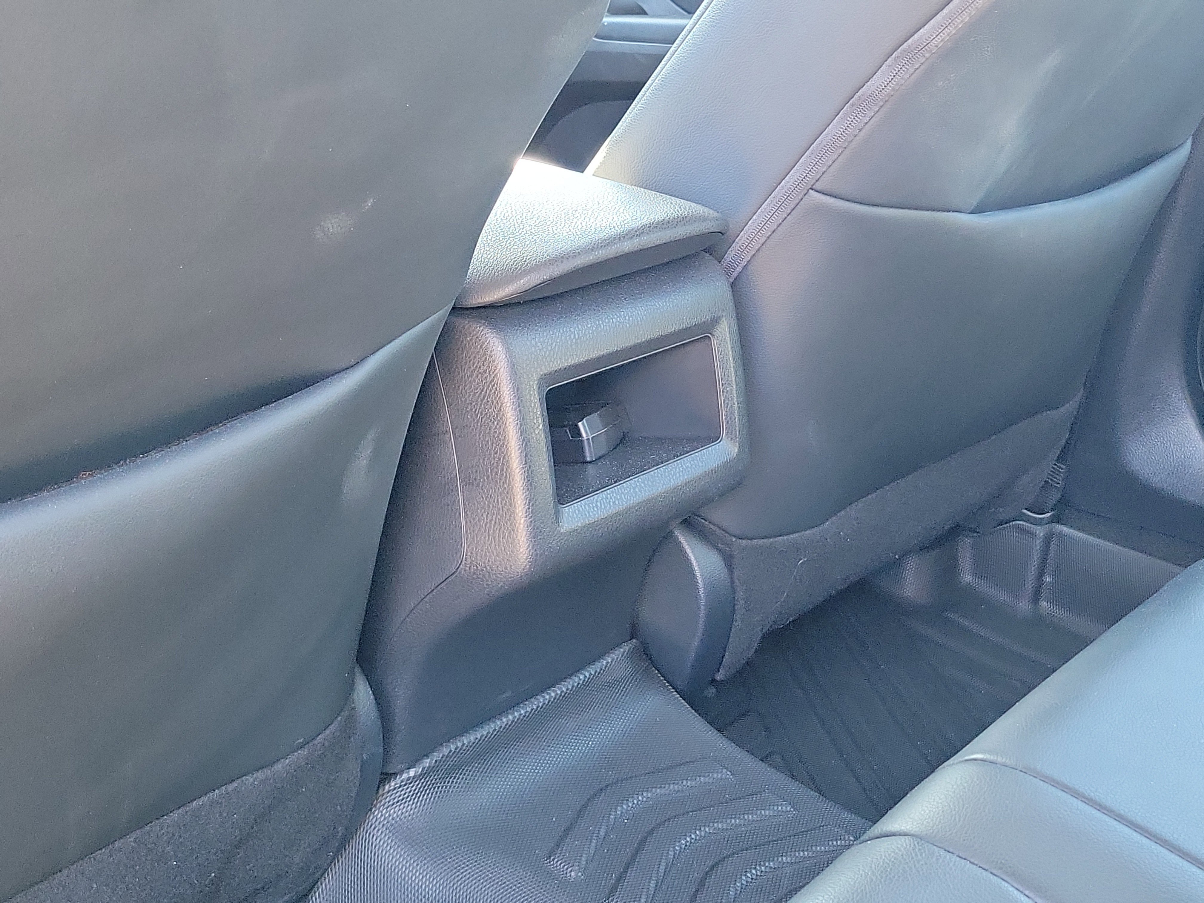 Used 2023 Toyota Camry SE image 13