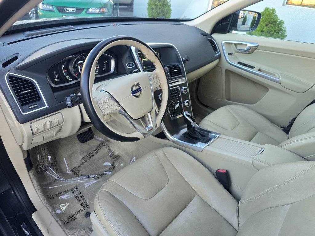 Used 2016 Volvo XC60 T5 Premier w/ Technology Package AWD/4WD image 9