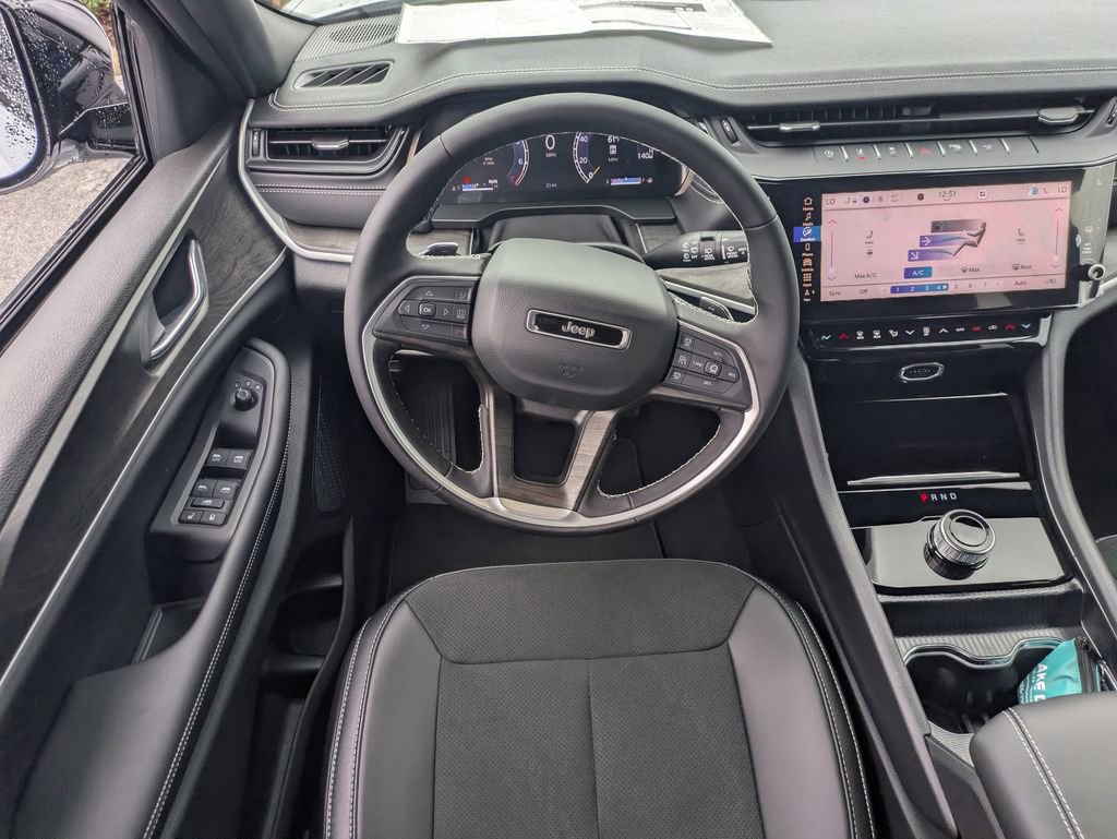 New 2026 Jeep Grand Cherokee Altitude RWD image 18