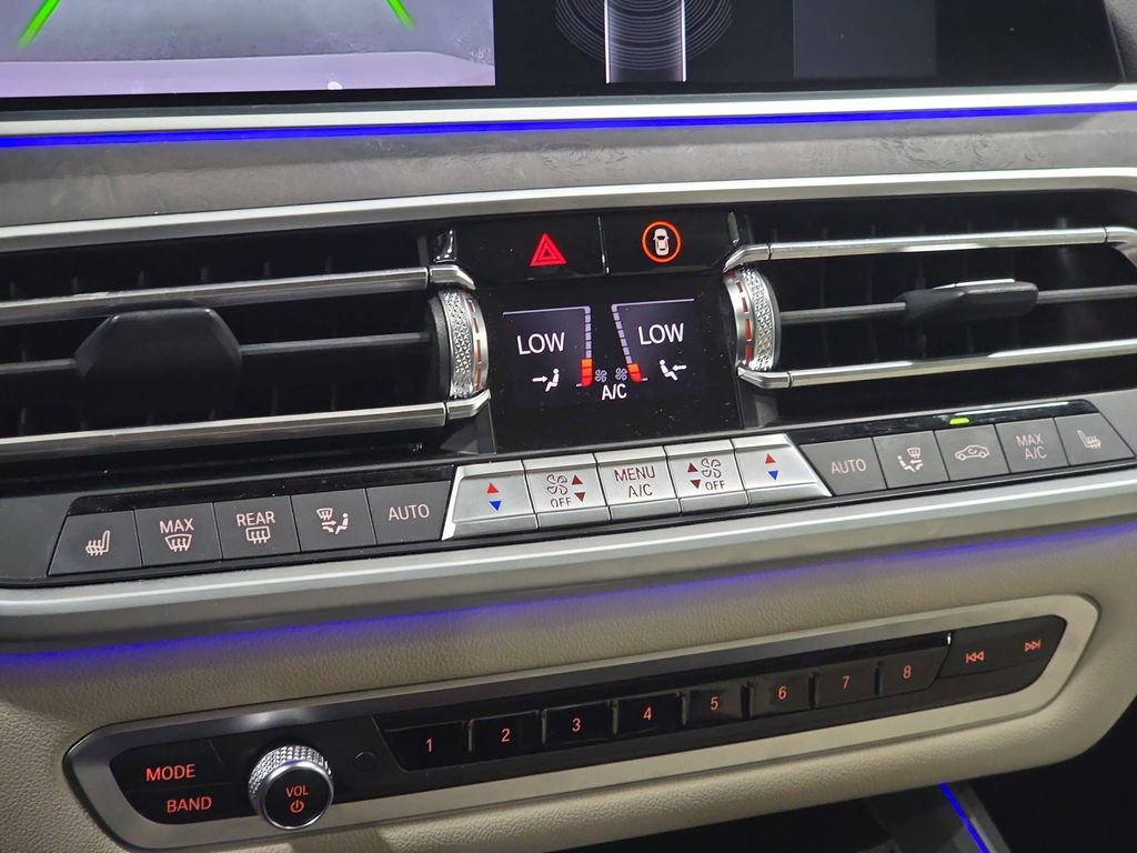 Used 2022 BMW X7 xDrive40i w/ Premium Package image 23