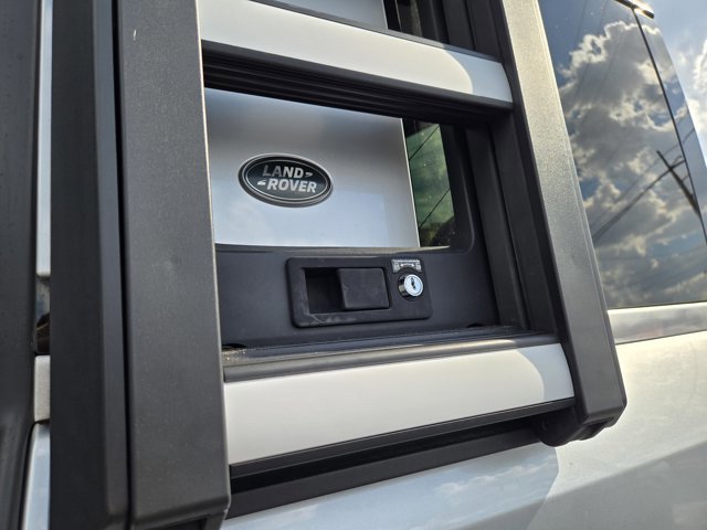 Used 2020 Land Rover Defender 110 HSE image 14