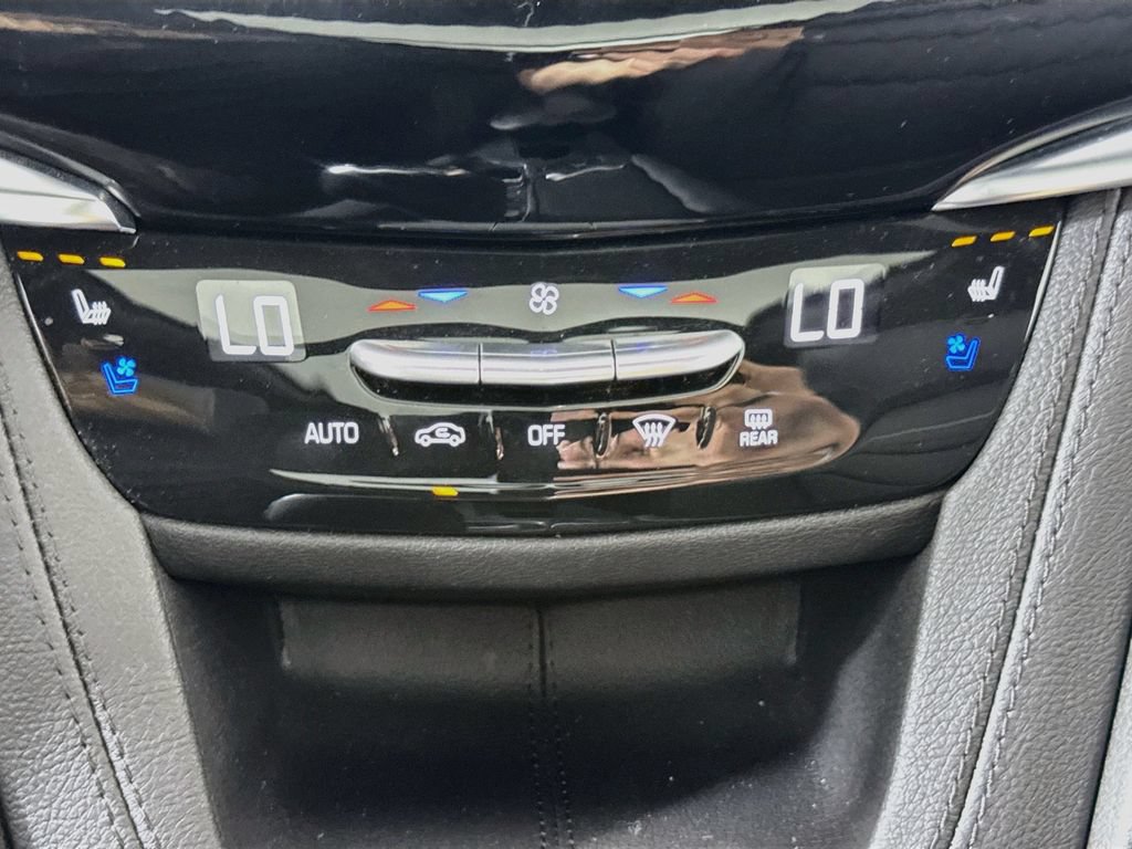 Used 2025 Cadillac XT6 Sport w/ Technology Package AWD/4WD image 16