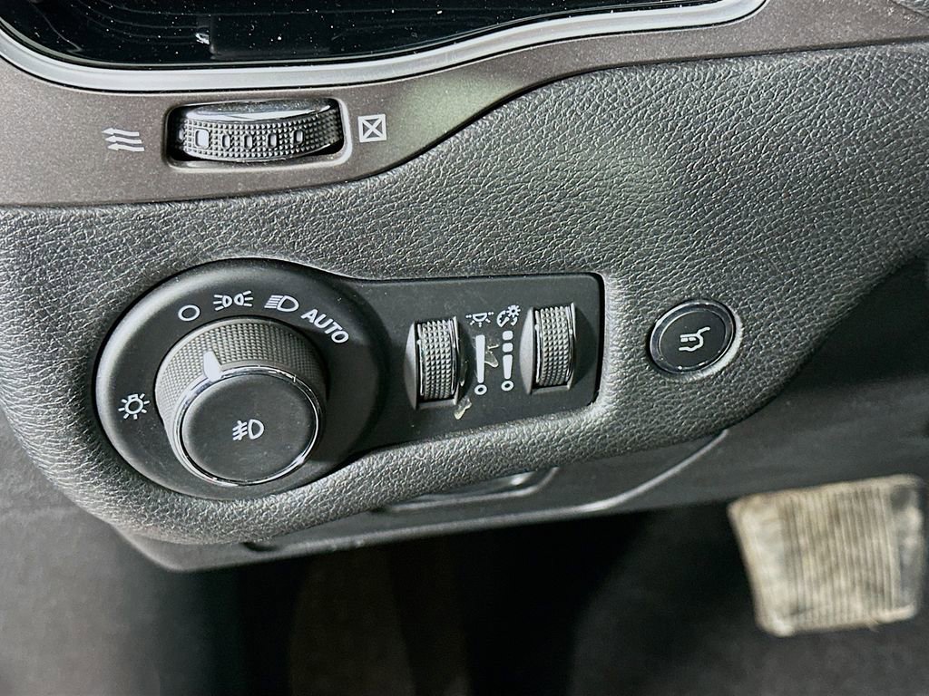 Certified 2021 Jeep Cherokee Limited image 17