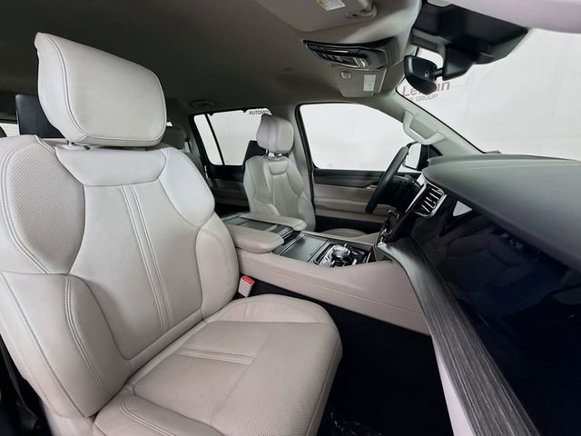 Used 2023 Jeep Wagoneer Series III w/ Rear Seat Video Group 1 AWD/4WD image 31