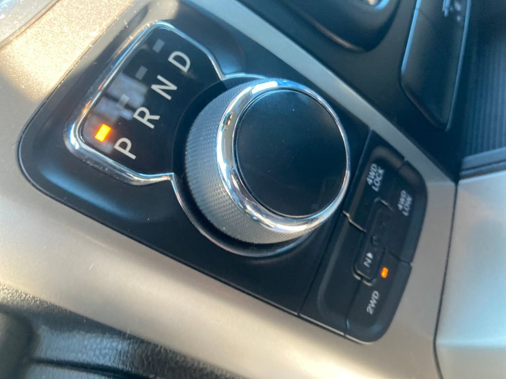 Used 2017 RAM 1500 Classic SLT w/ SLT Plus D￩cor Group AWD/4WD image 28