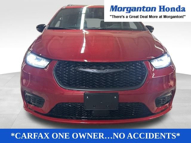 Used 2025 Chrysler Pacifica Limited image 2