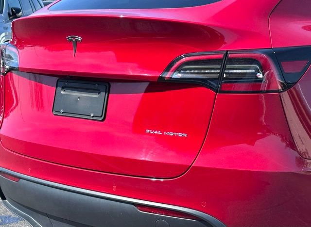 Used 2021 Tesla Model Y Long Range image 9