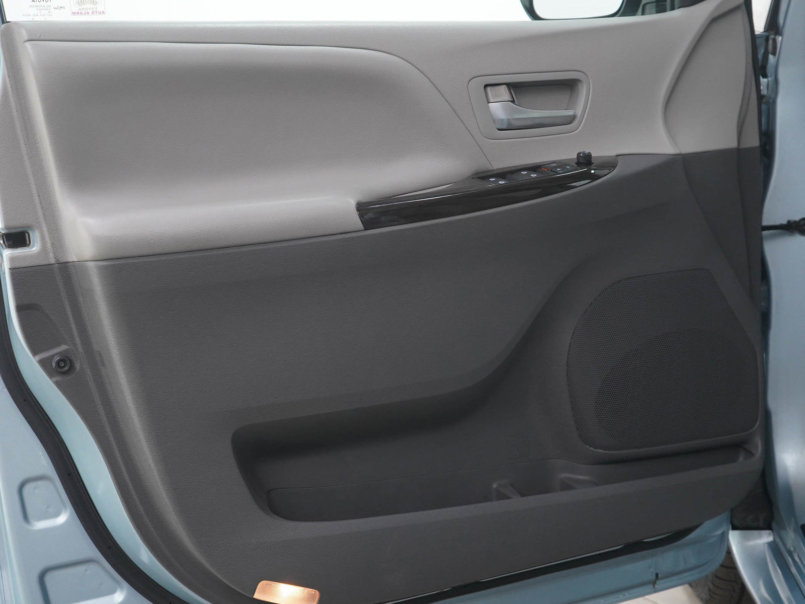 Used 2015 Toyota Sienna XLE image 20