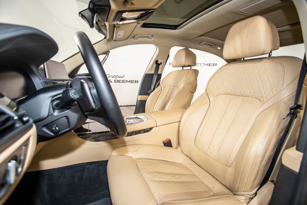 Used 2022 BMW 740i xDrive w/ Premium Package image 17