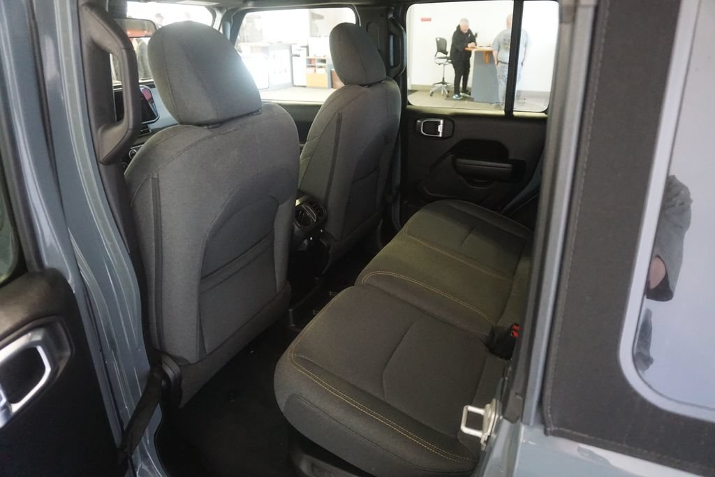 Used 2024 Jeep Wrangler Unlimited AWD/4WD image 20