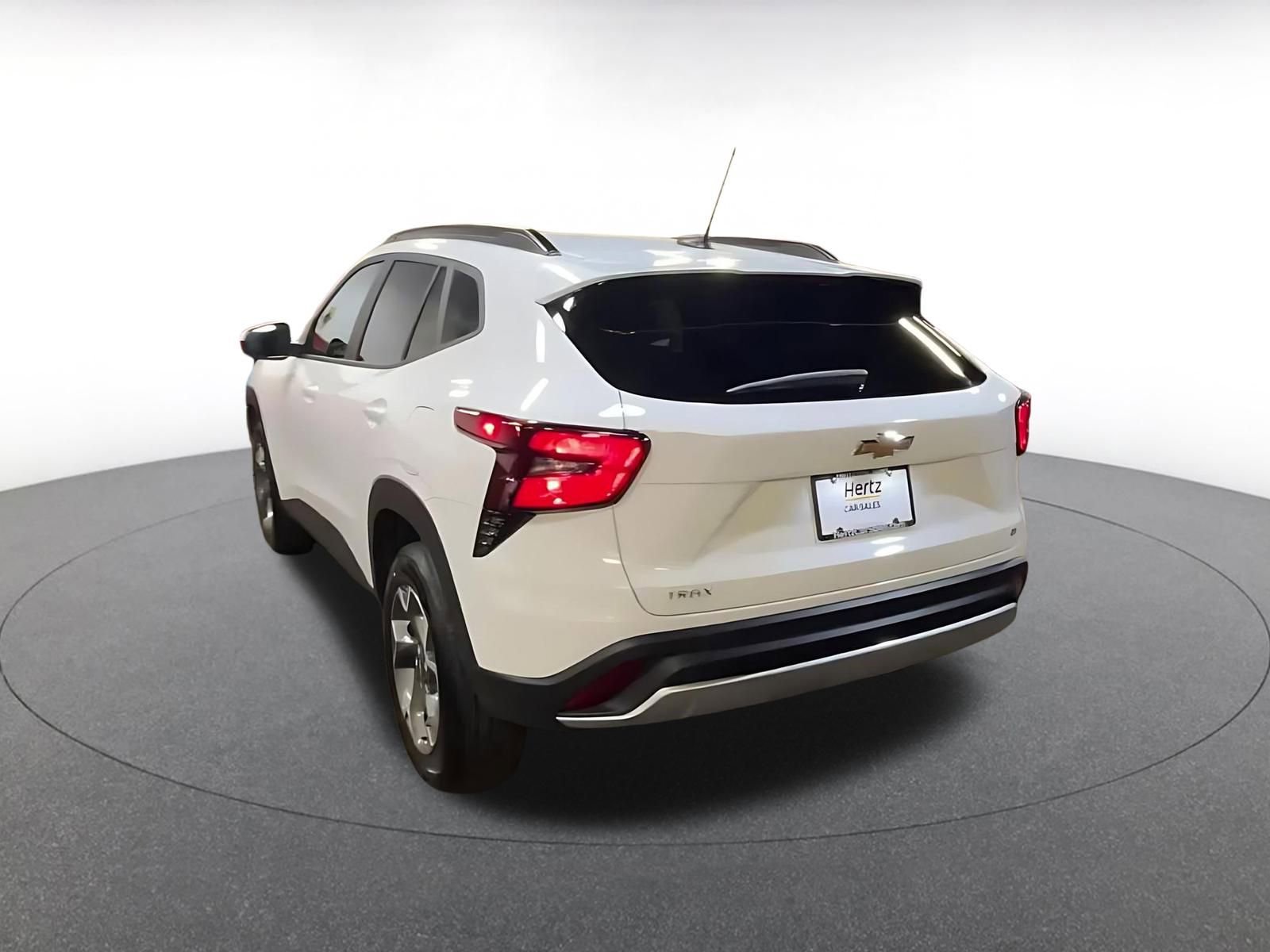 Used 2025 Chevrolet Trax LT w/ LT Convenience Package image 11