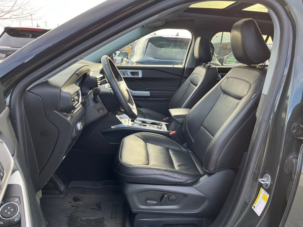 Used 2022 Ford Explorer Limited w/ Equipment Group 301A image 13