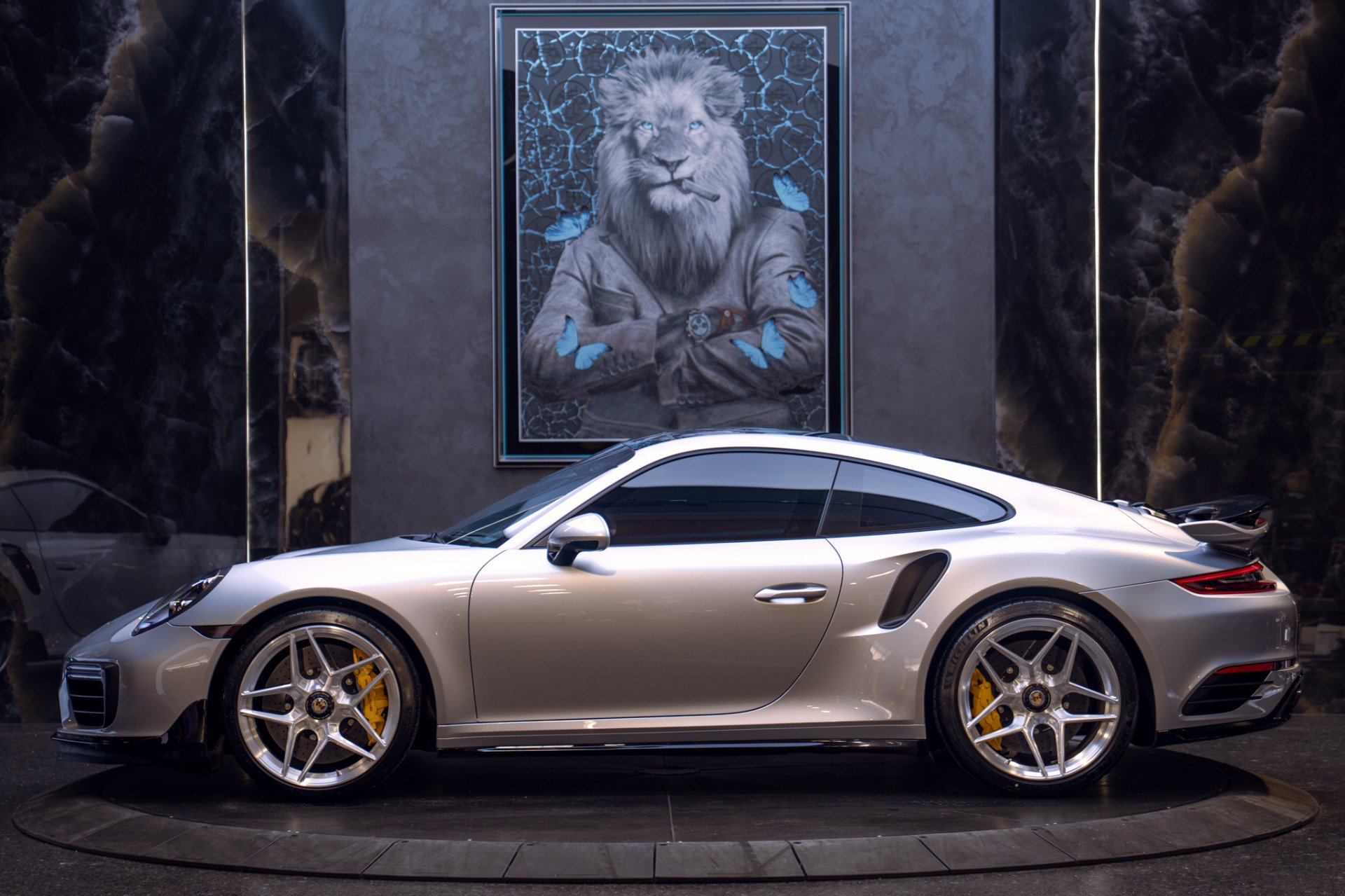 Used 2019 Porsche 911 4 Coupe AWD/4WD image 3