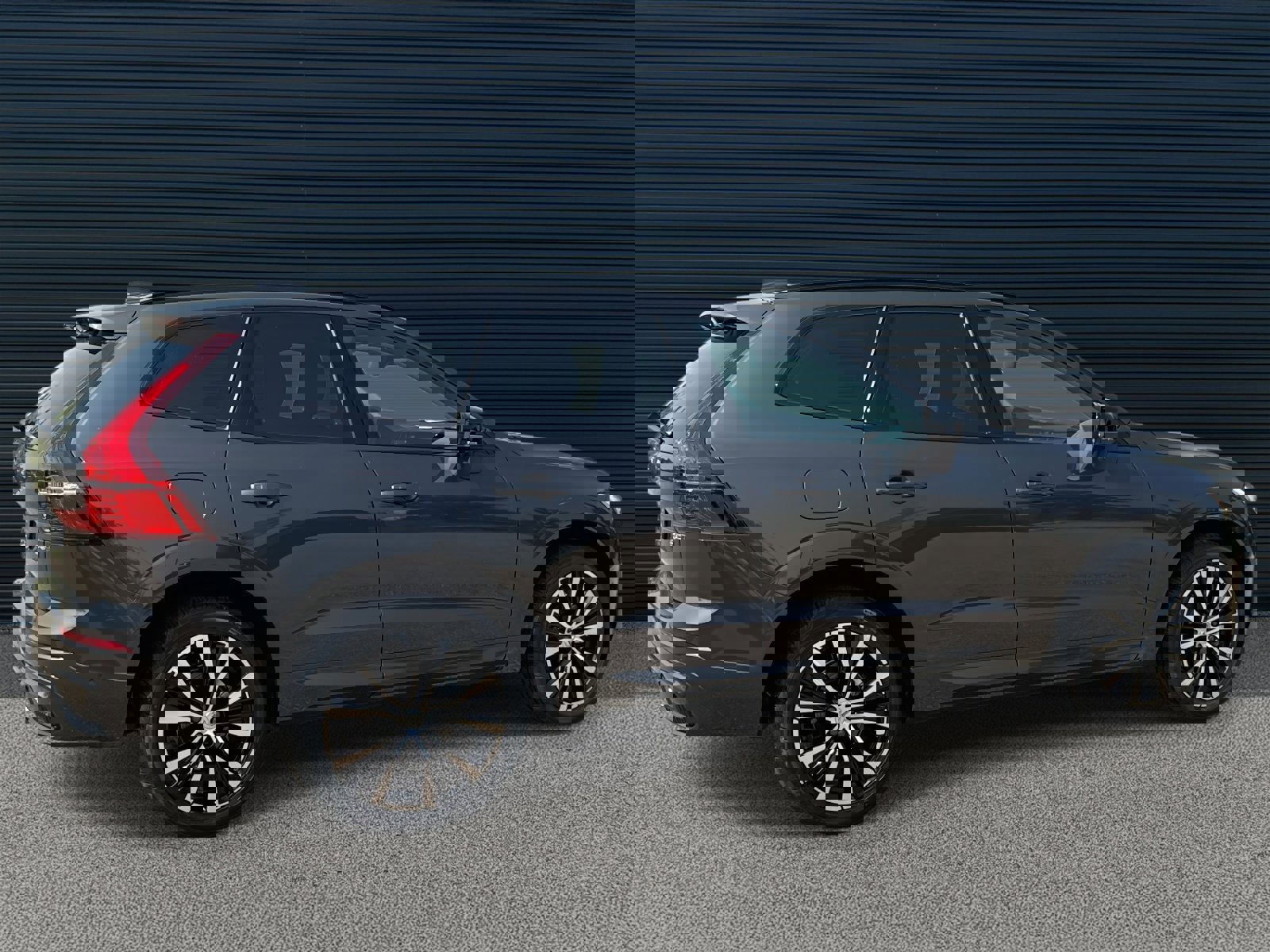 Certified 2025 Volvo XC60 B5 Plus w/ Climate Package image 5