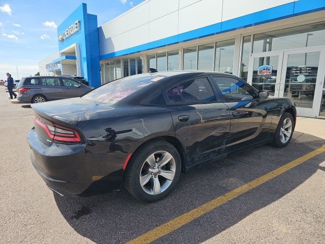 Used 2017 Dodge Charger SXT image 3