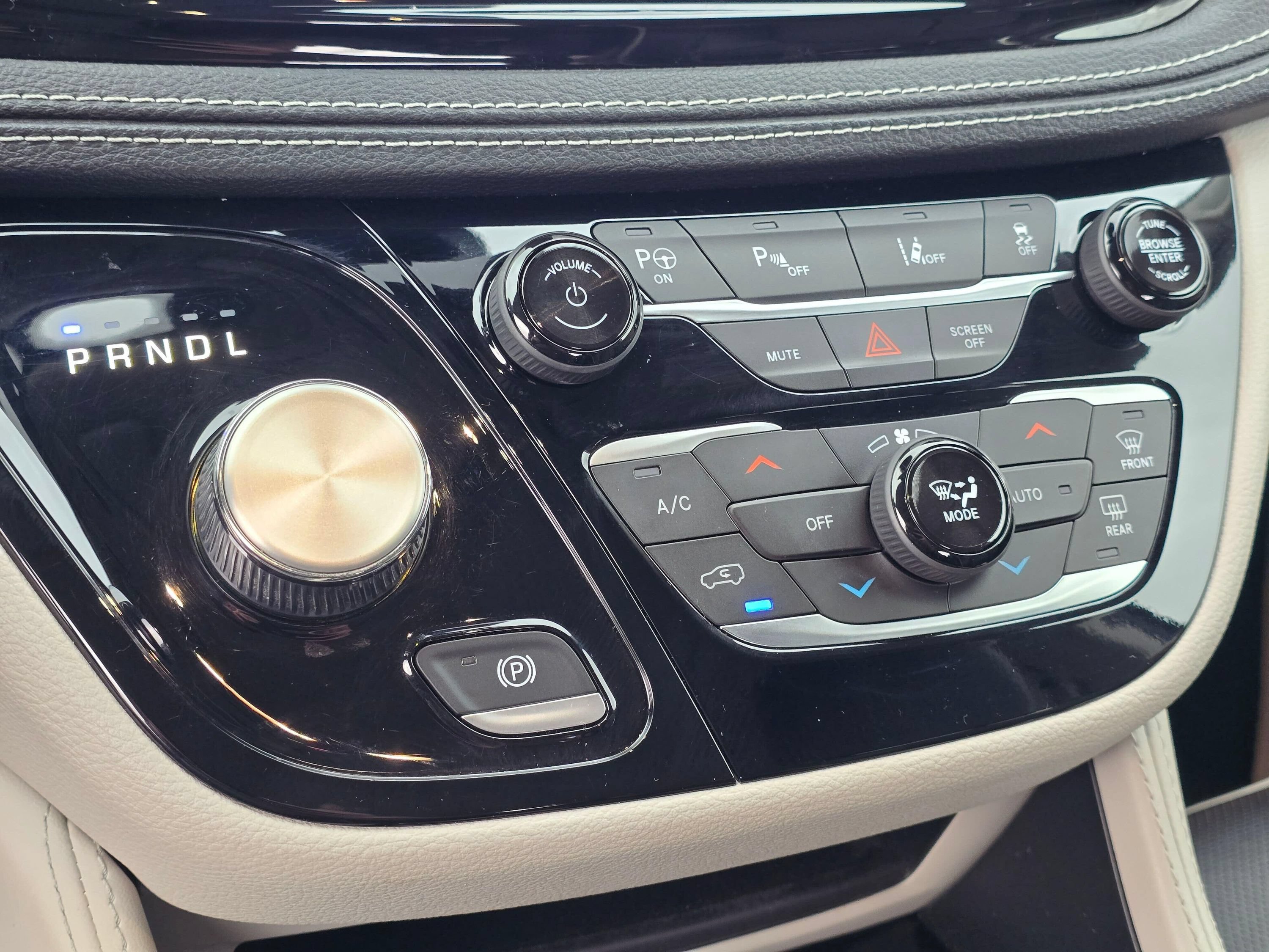 Used 2022 Chrysler Pacifica Limited FWD image 15