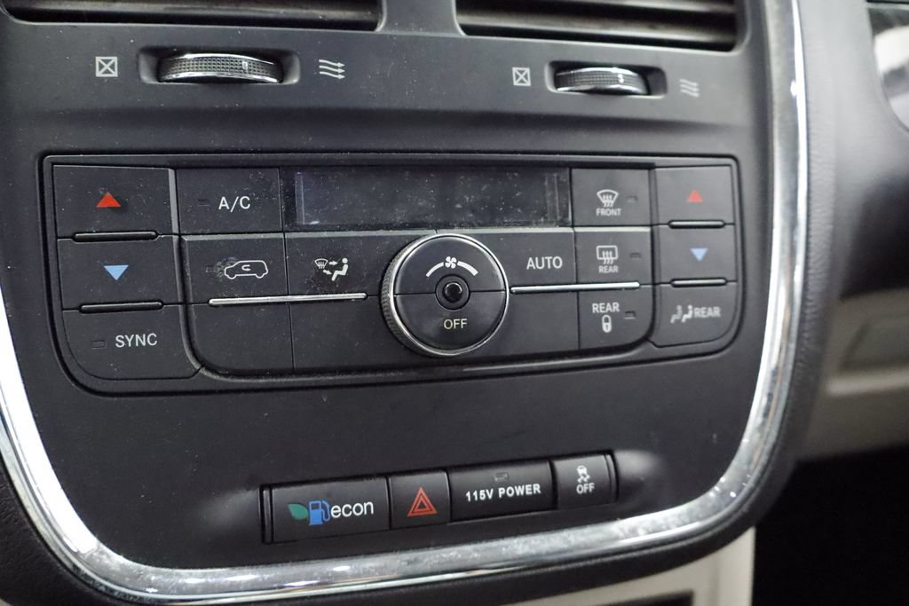 Used 2014 Chrysler Town & Country Touring FWD image 25