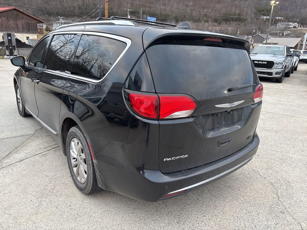 Used 2018 Chrysler Pacifica Touring-L image 7