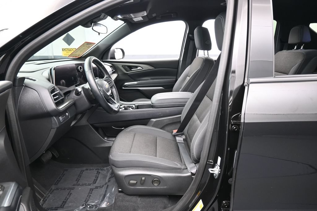 Used 2026 Chevrolet Traverse LT FWD image 11
