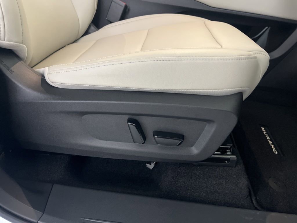 Used 2025 Nissan Murano SV image 56