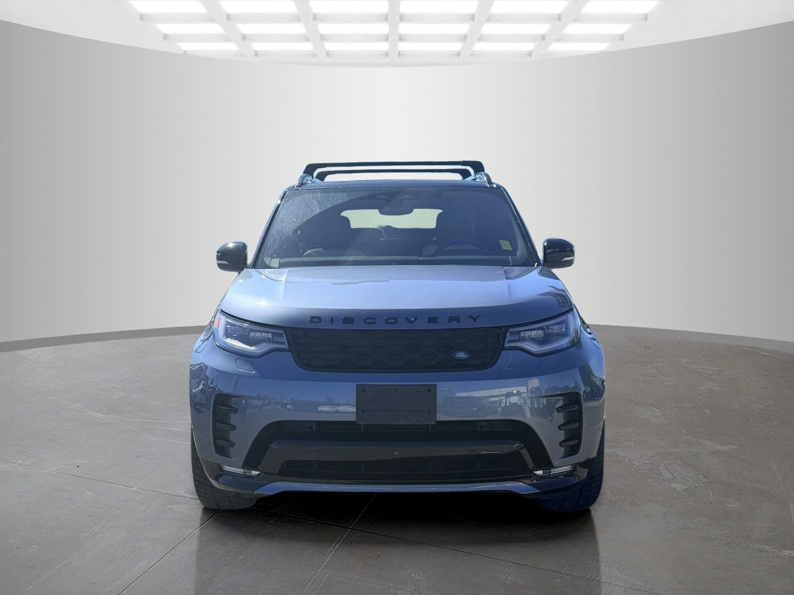 Used 2023 Land Rover Discovery HSE R-Dynamic AWD/4WD image 2