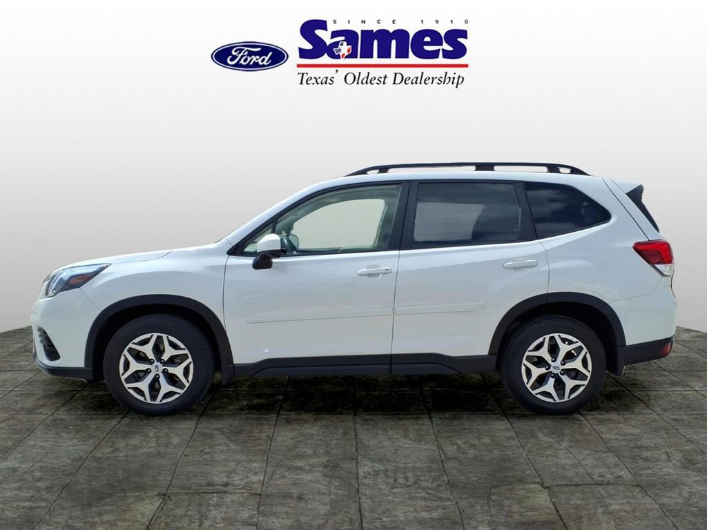 Used 2023 Subaru Forester Premium image 4