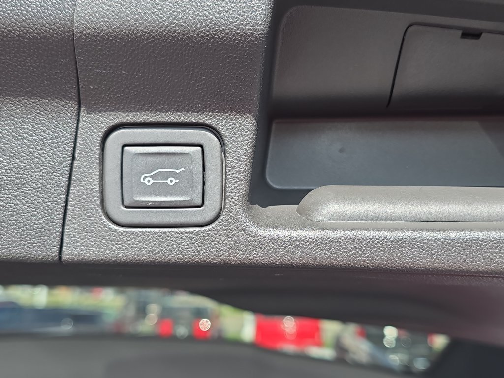 Certified 2023 GMC Acadia SLE w/ Driver Convenience Package FWD image 14