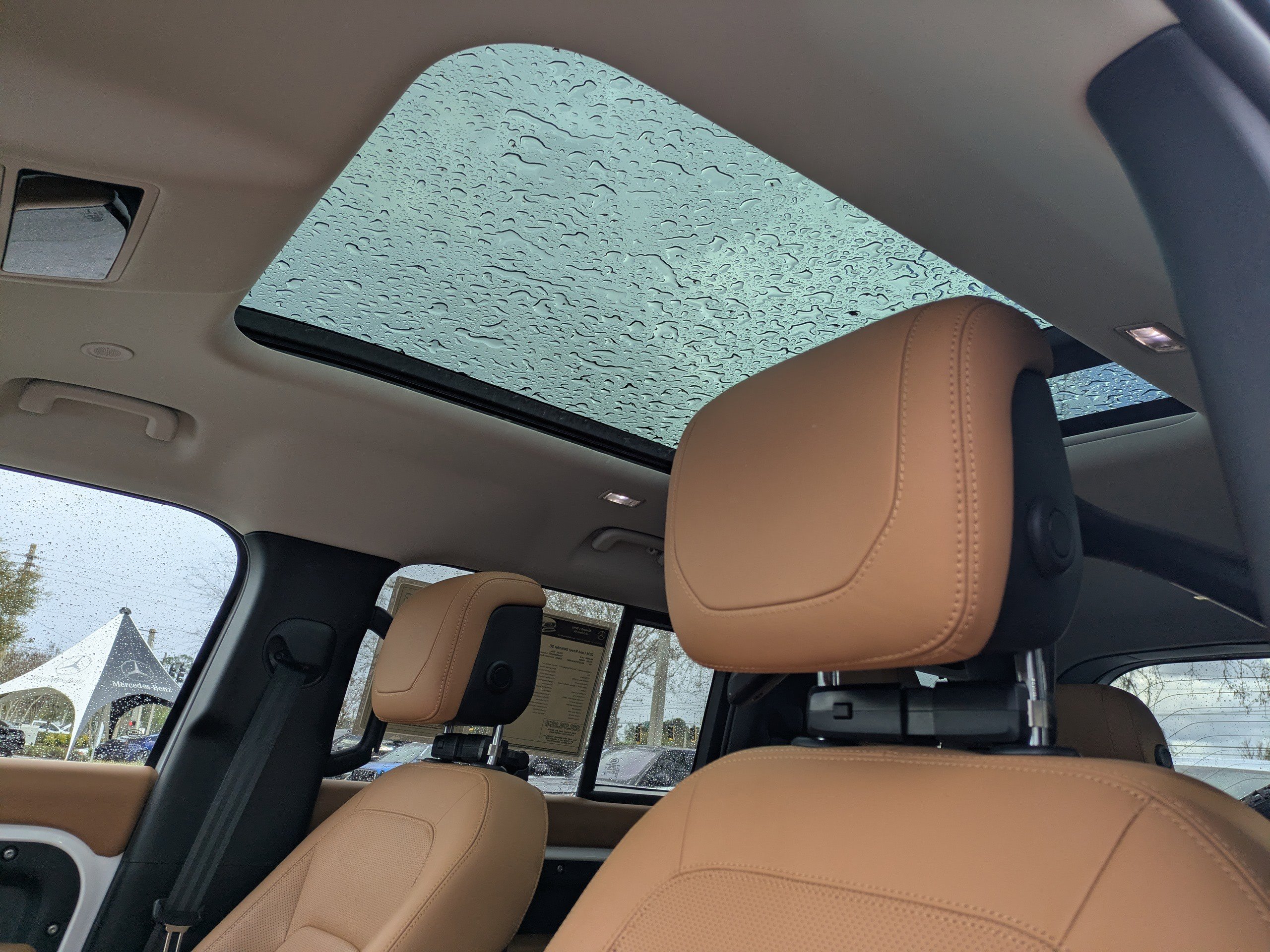 Used 2024 Land Rover Defender 110 SE image 4