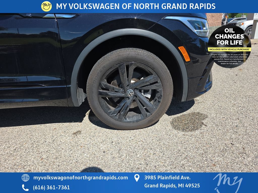 Used 2024 Volkswagen Tiguan SE R-Line AWD/4WD image 33