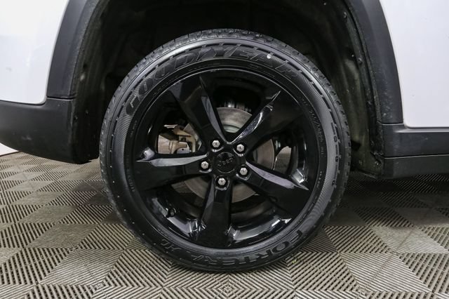 Used 2023 Jeep Grand Cherokee Altitude AWD/4WD image 16