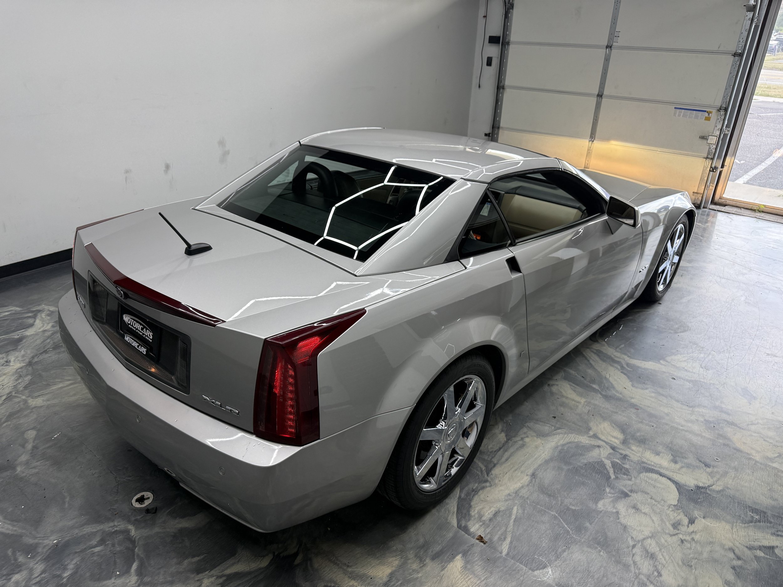 Used 2008 Cadillac XLR RWD image 22