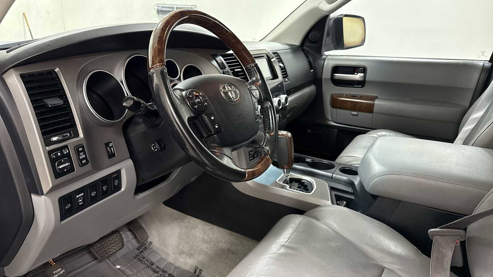 Used 2010 Toyota Sequoia Platinum image 12