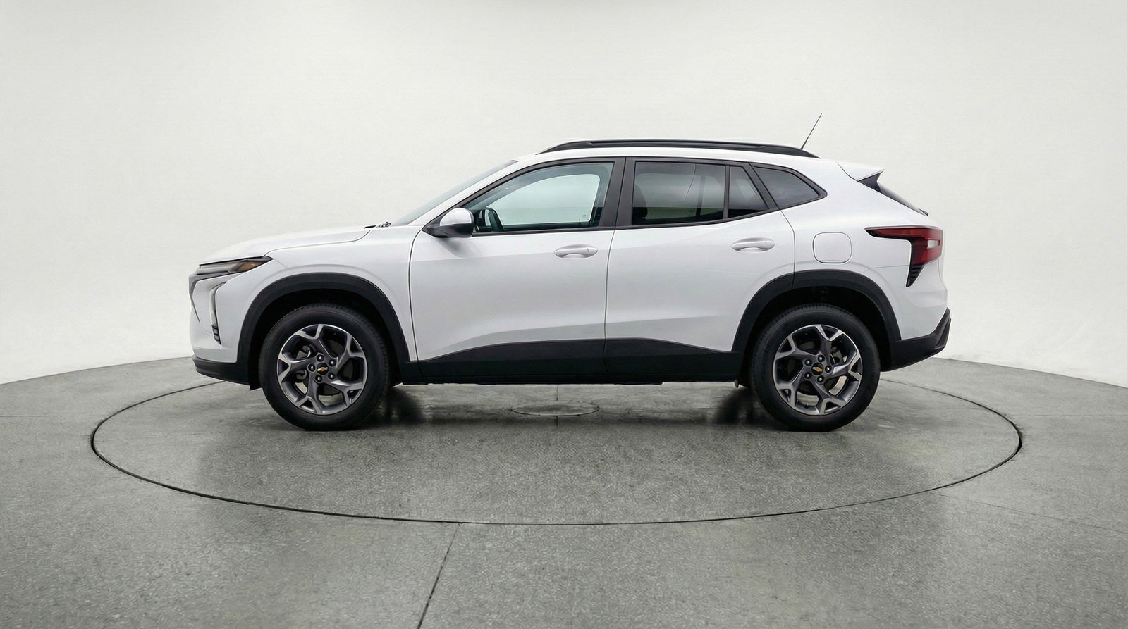 Used 2025 Chevrolet Trax LT FWD image 4
