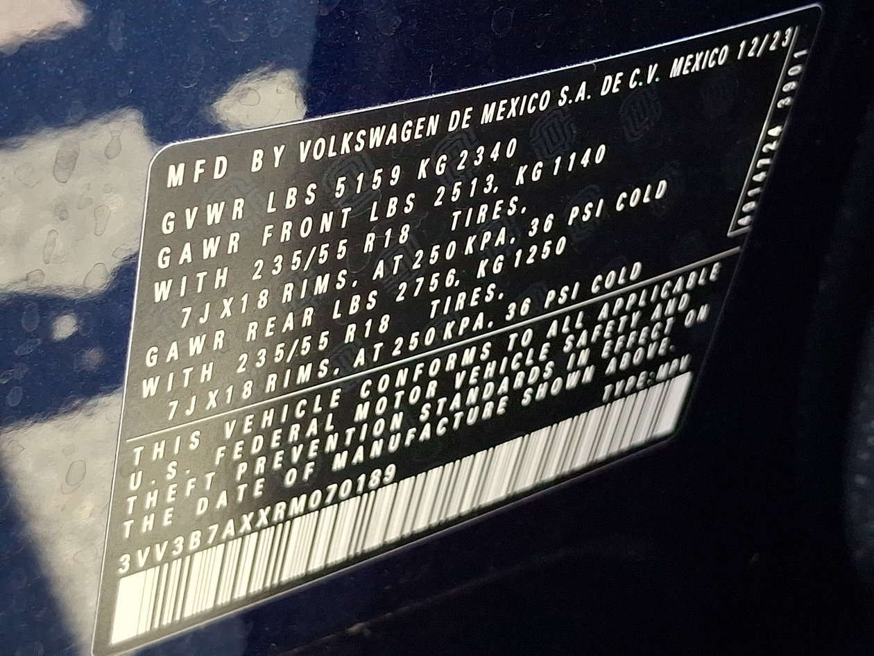 Certified 2024 Volkswagen Tiguan SE FWD image 28