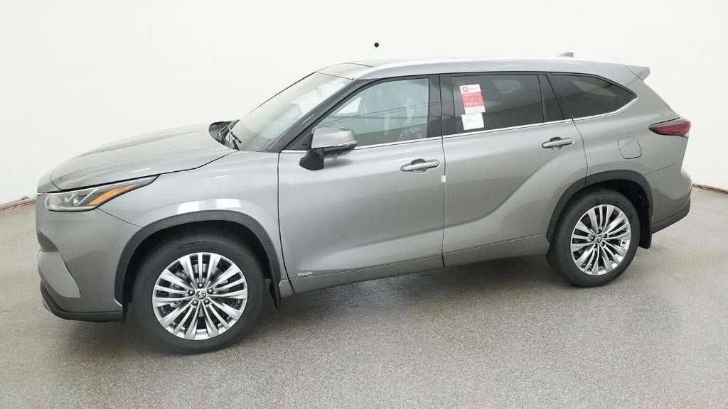 New 2026 Toyota Highlander Platinum AWD/4WD image 2