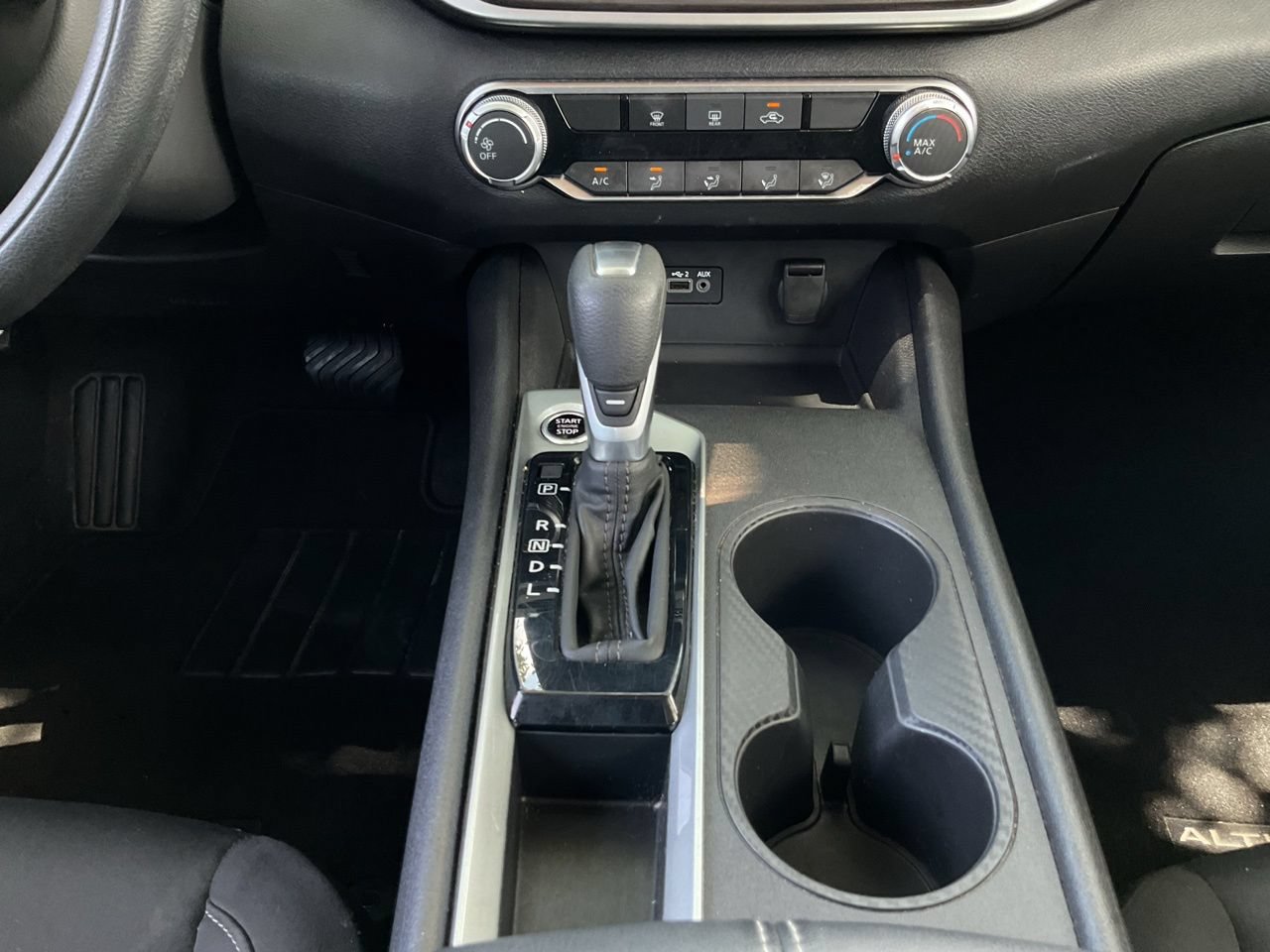 Used 2025 Nissan Altima 2.5 SV FWD image 14