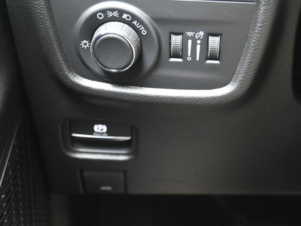 New 2025 Jeep Grand Cherokee L Altitude image 26